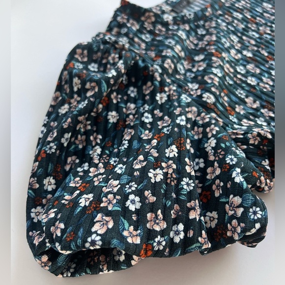 Suzy Shier Floral Top Size S - Picture 2 of 8